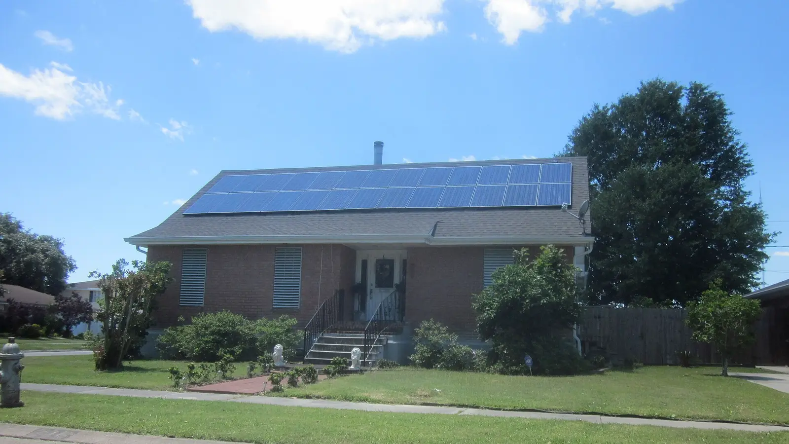 House with rooftop solar panels in Terrytown, Louisiana